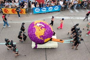 de-opwarming-van-de-aarde_bloemencorso-loenhout-2016