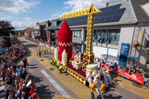 Bloemenwagen KLJ Bloemencorso Loenhout 2019